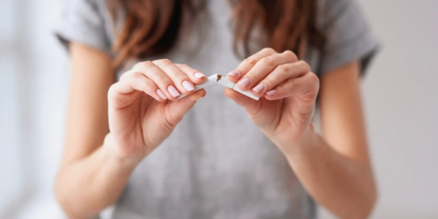 ¿Por qué es importante evitar el humo del cigarrillo si tienes Fibrosis Quística?